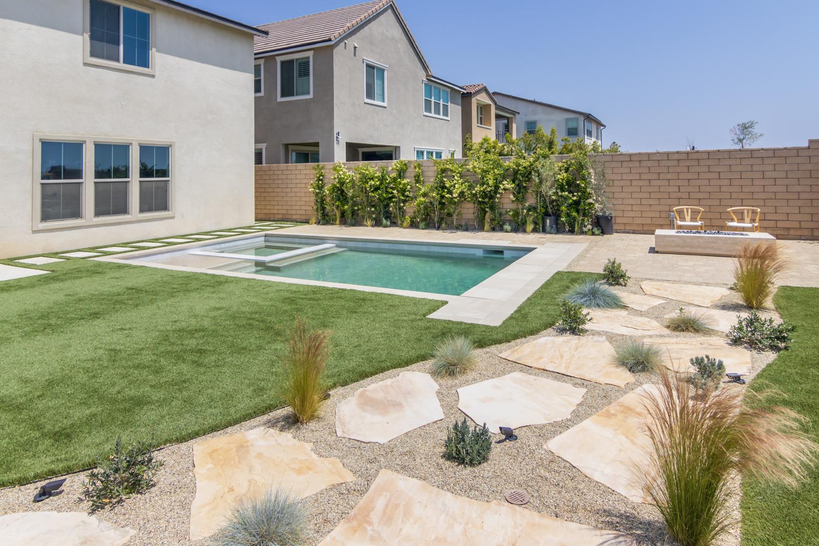 Modern custom pool and spa with outdoor lounge in San Fernando Valley by Pool Masters LA — photo 2