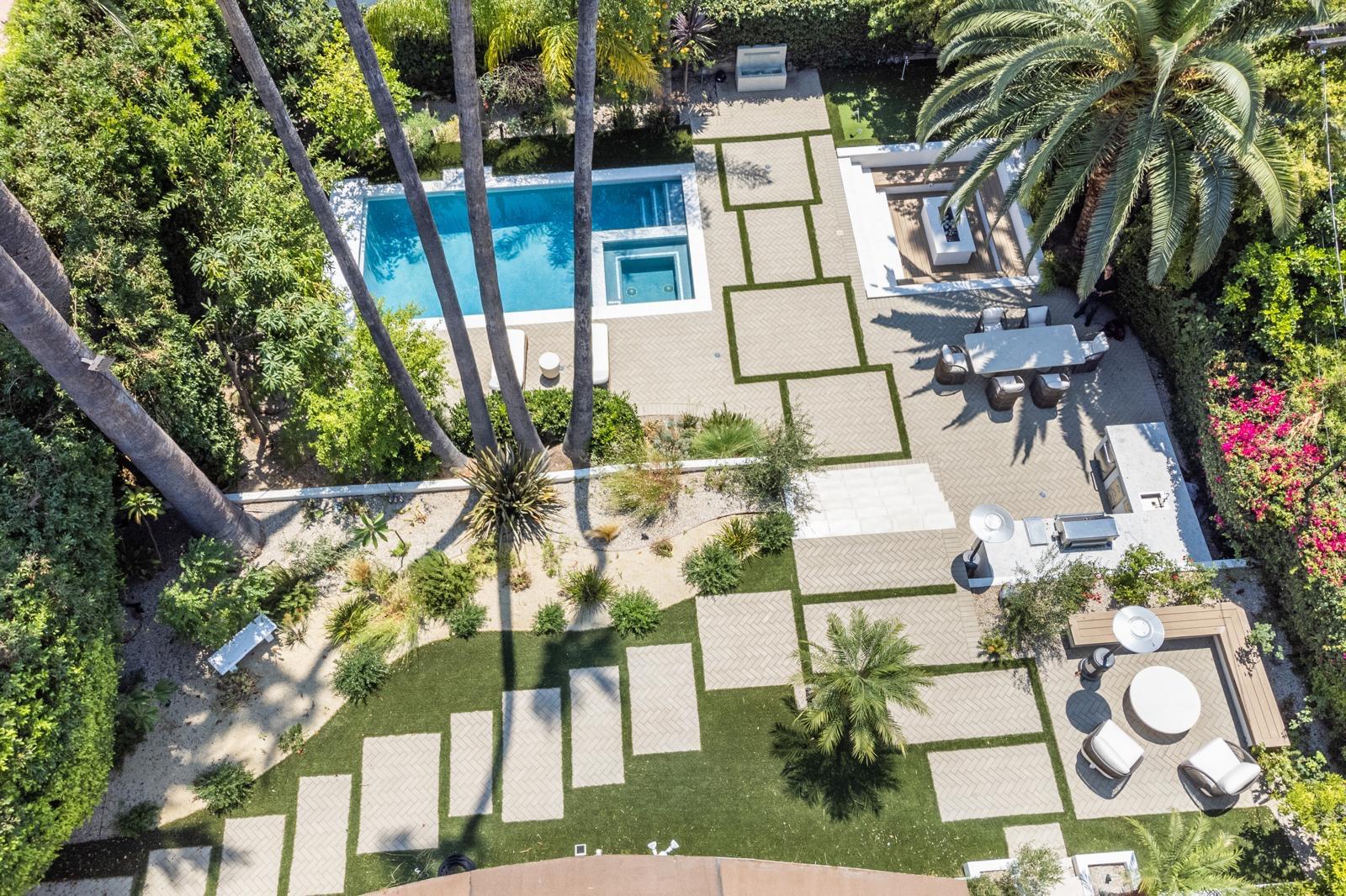 Luxury backyard pool and landscape design in San Fernando Valley by Pool Masters LA
